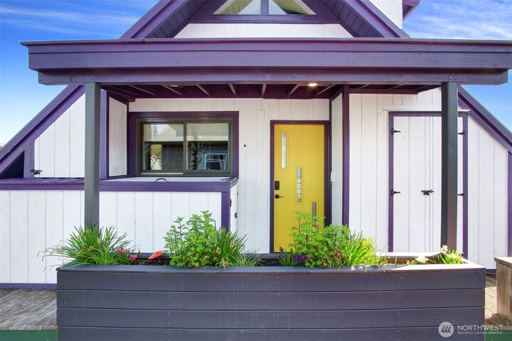 Property Photo:  2822  Boyer Avenue E 11  WA 98102 