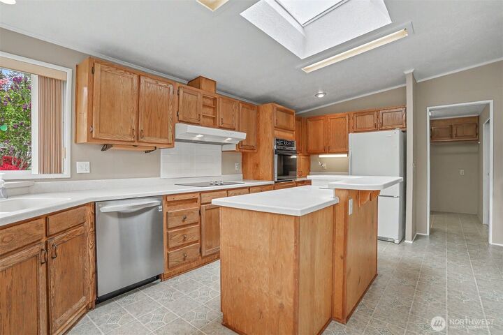 Property Photo: 905 243rd Street SW WA 98021