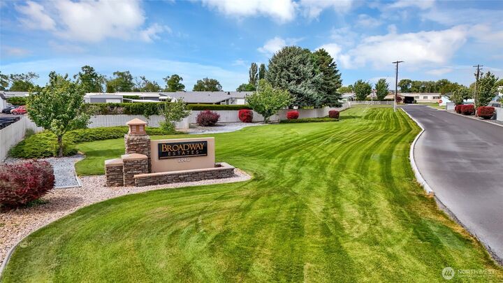 Property Photo:  2240 W Broadway Avenue 1  WA 98837 