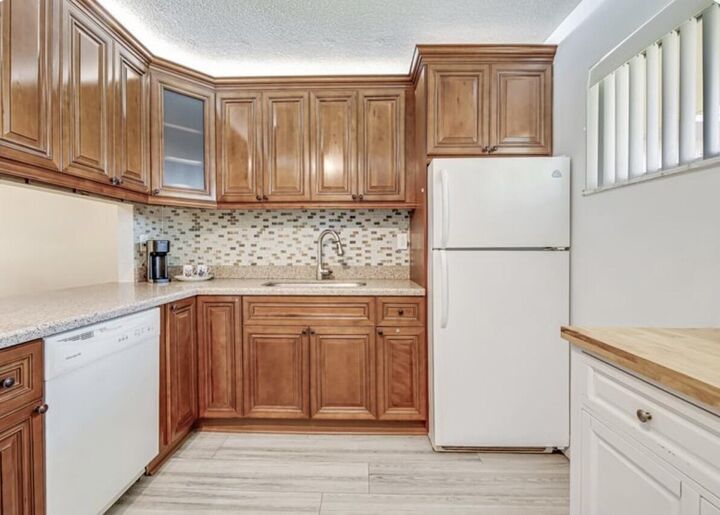 Property Photo:  2855 Garden Drive S 102  FL 33461 