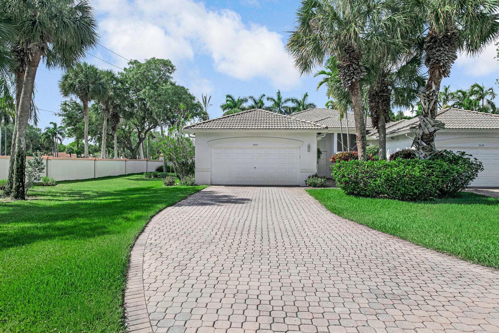 Property Photo:  9543 Crescent View Drive N  FL 33437 