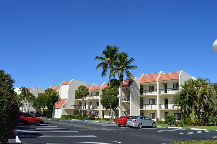 Property Photo: 3050 Presidential Way 205 FL 33401