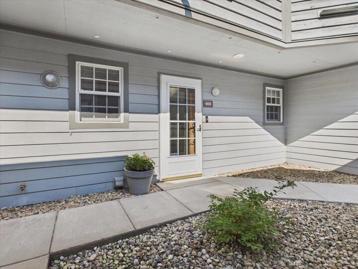 Property Photo:  5383 Mariners Cove Drive 405  WI 53704 