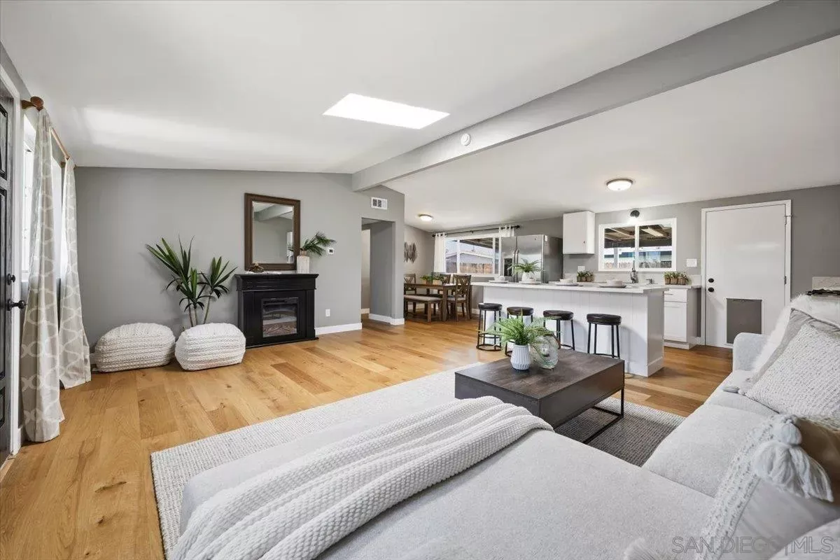Property Photo: 536 Rogue Rd CA 92020