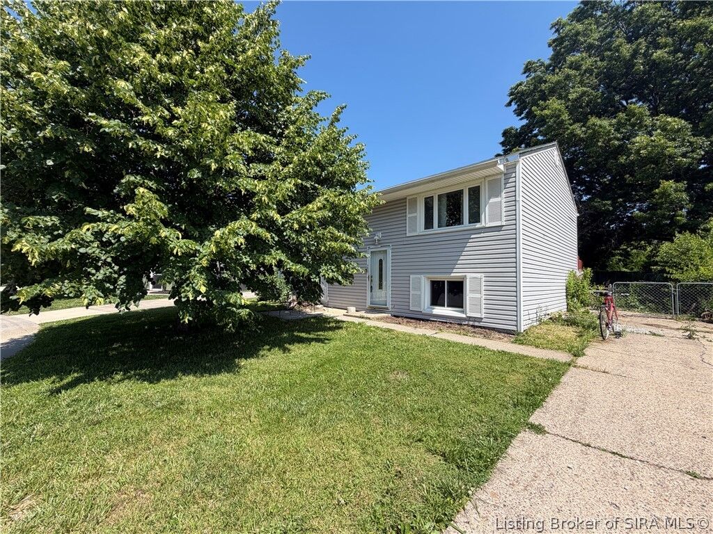 Property Photo:  115 Denny Drive  IN 47150 