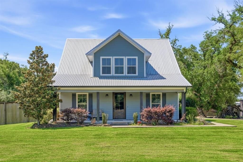 Property Photo:  1615 Lawton Drive  LA 70665 