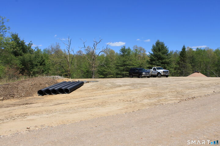 Property Photo:  11 Thayer Rd Extension  CT 06441 