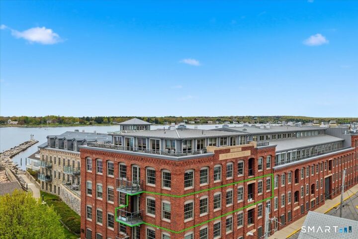 Property Photo:  8 Stonington Commons 24  CT 06378 