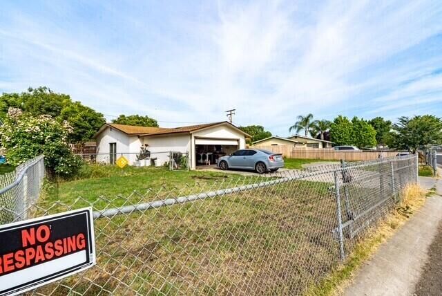 Property Photo:  2615 N Quail Drive  CA 93291 