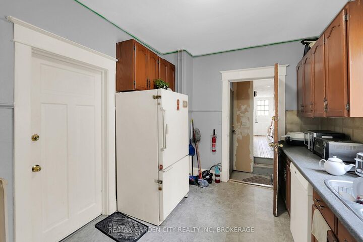 Property Photo:  213 Geneva Street  ON L2R 4P9 