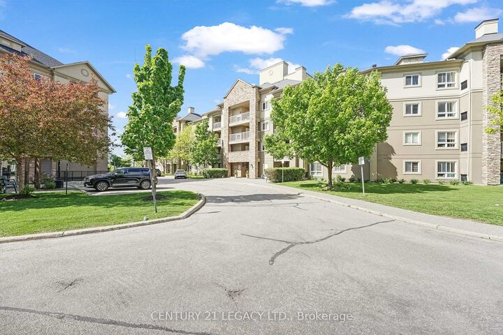 Property Photo: 8 Dayspring Circle 1307 ON L6P 2Z7