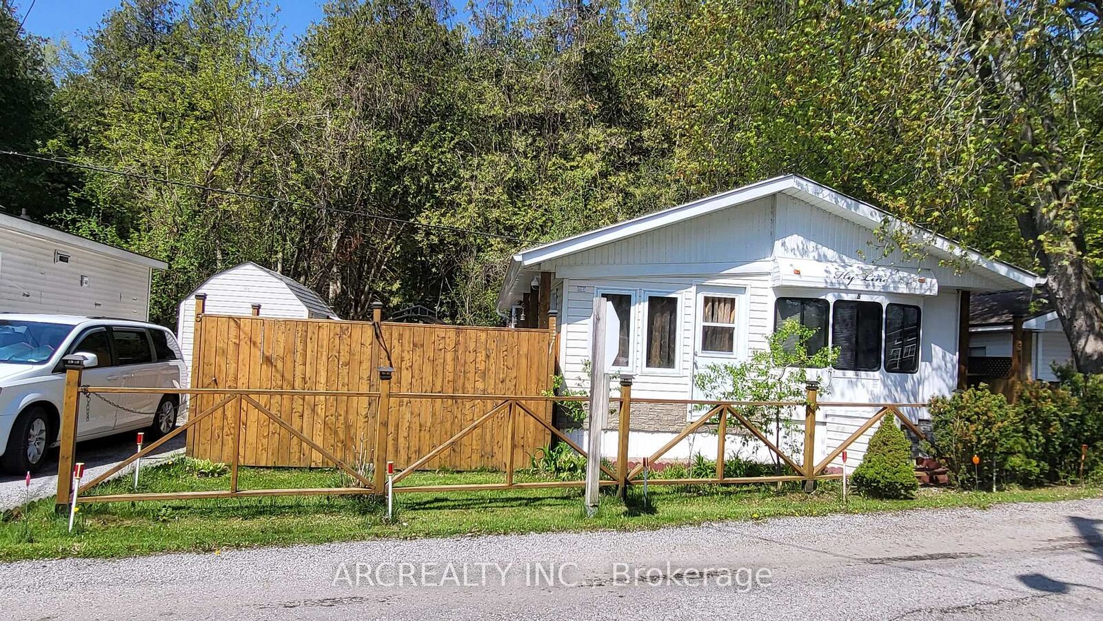 Property Photo: 5 Horseshoe Circuit ON L0E 1N0