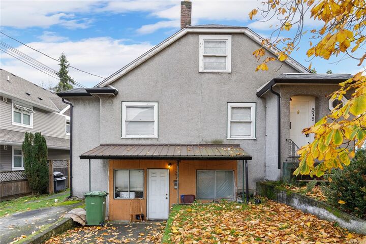 Property Photo: 510 Prideaux St BC V9R 2N7