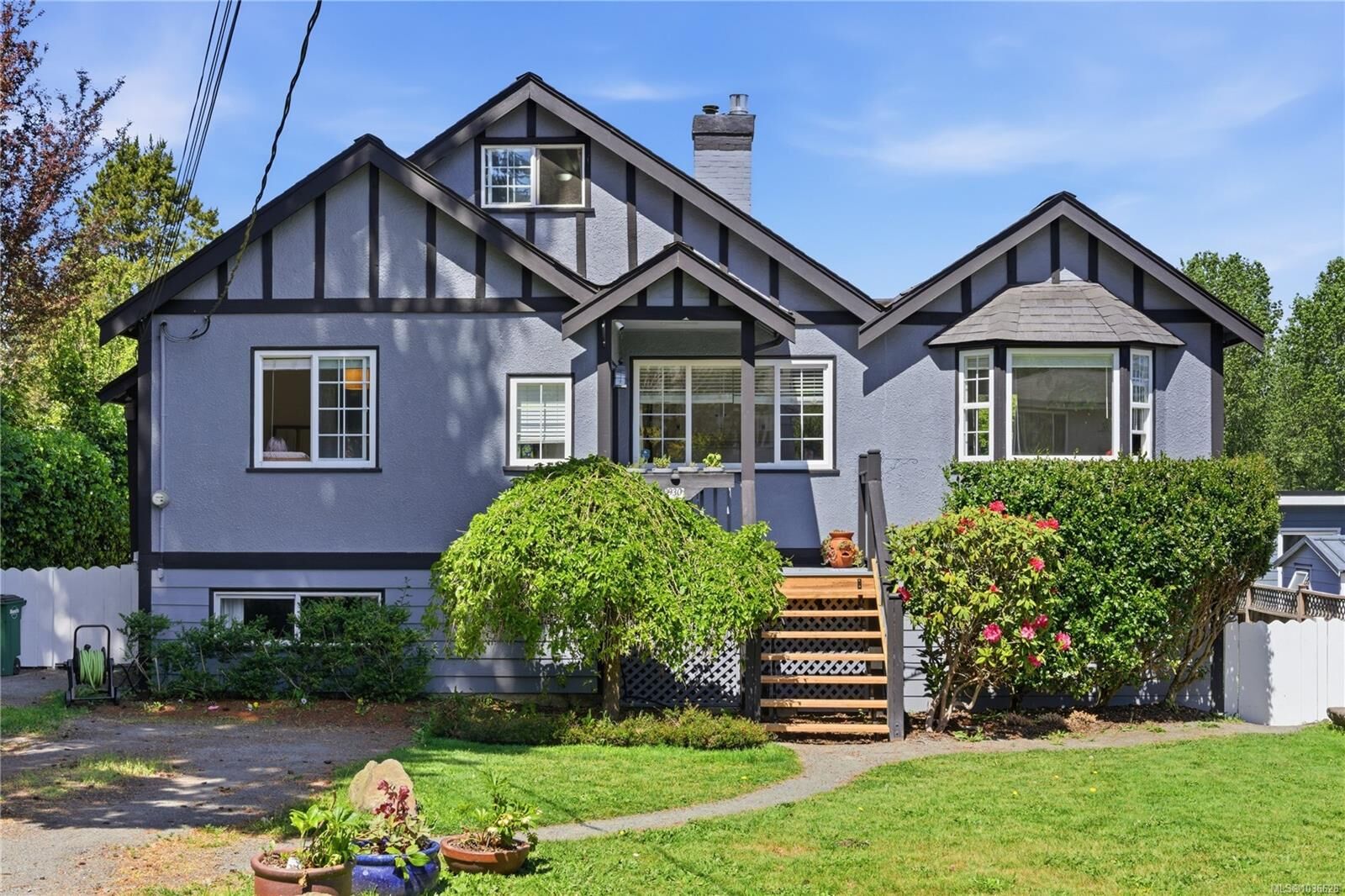 Property Photo:  930 Lodge Ave  BC V8X 3A8 
