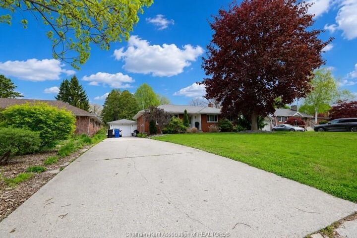 Property Photo: 9 Owen Avenue ON N7L 3W8