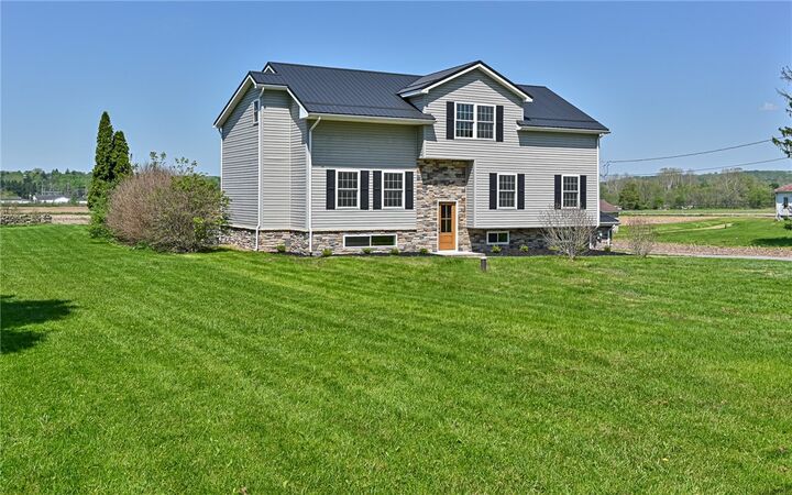 Property Photo:  1331 Fayette New Wilmington Rd  PA 16142 