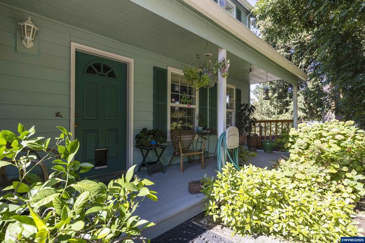 Property Photo:  515 SE Palmer Ln  OR 97114 