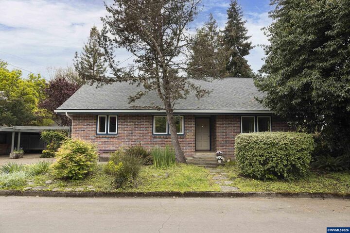 Property Photo:  540 NW 9th St  OR 97128 