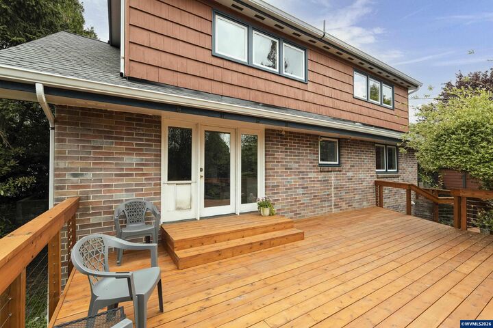 Property Photo:  540 NW 9th St  OR 97128 