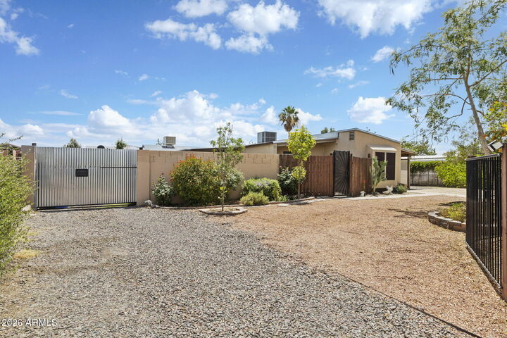 Property Photo:  3825 W Rose Garden Lane  AZ 85308 