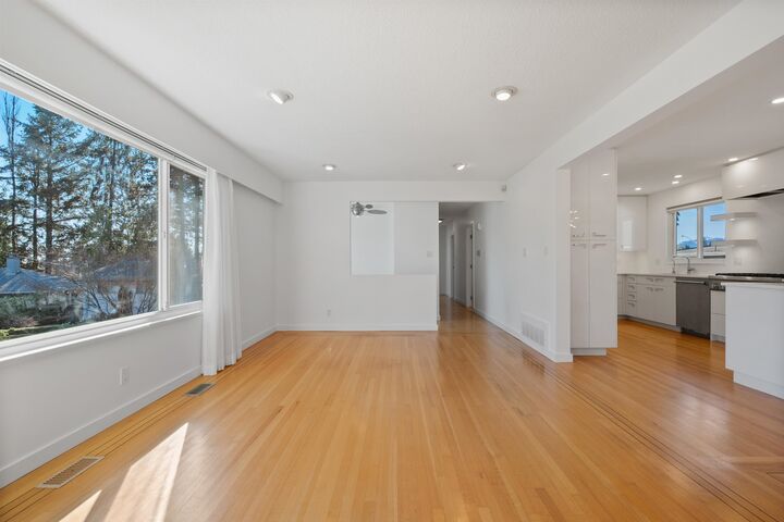 Property Photo:  2039 Compton Court  BC V3J 2K9 