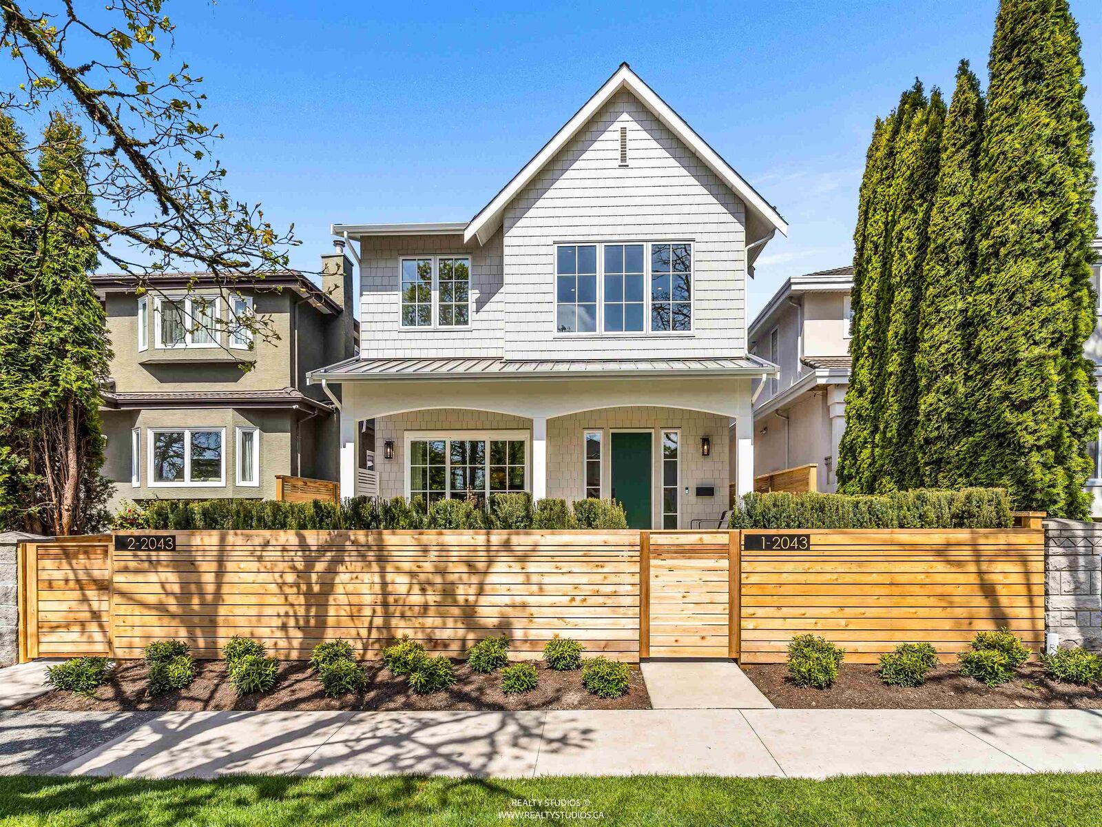 Property Photo:  2043 W 45th Avenue 2  BC V6M 2H8 