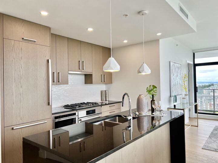 Property Photo: 1588 Johnston Road 1406 BC V4B 0C5