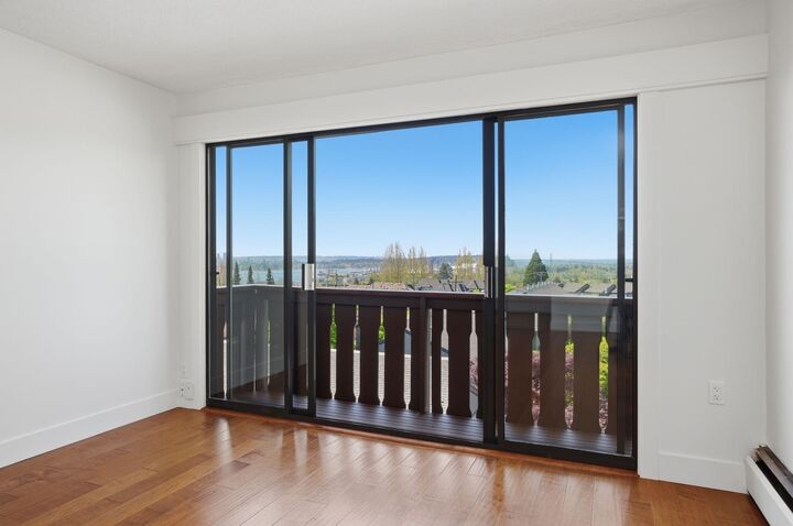 Property Photo:  1345 Chesterfield Avenue 314  BC V7M 2N1 