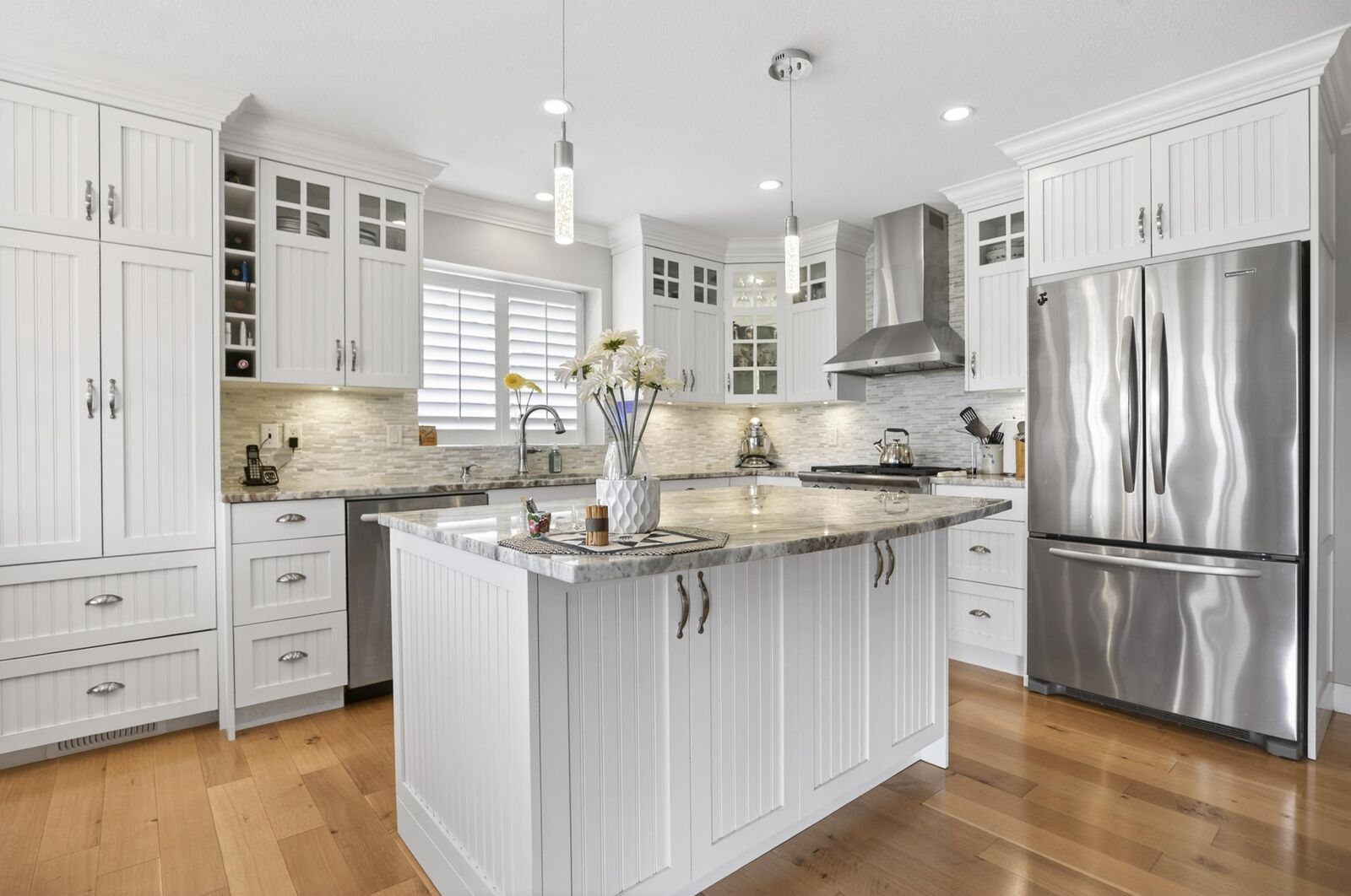 Property Photo:  16457 10A Avenue  BC V4A 8R2 