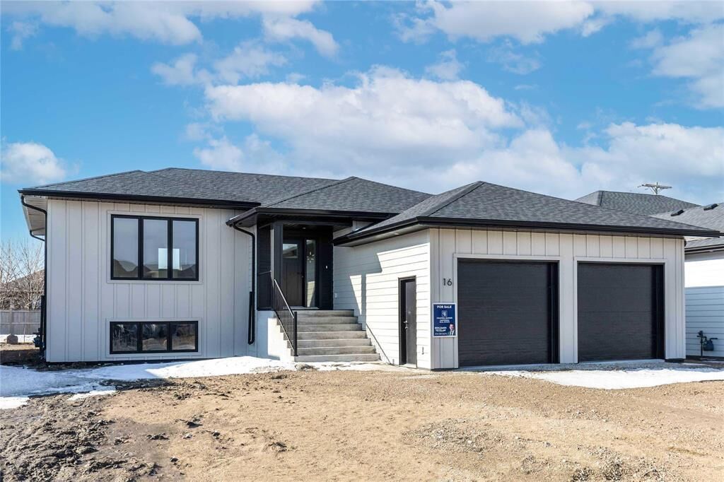 Property Photo:  16 Parkside Crescent  MB R5G 2X3 
