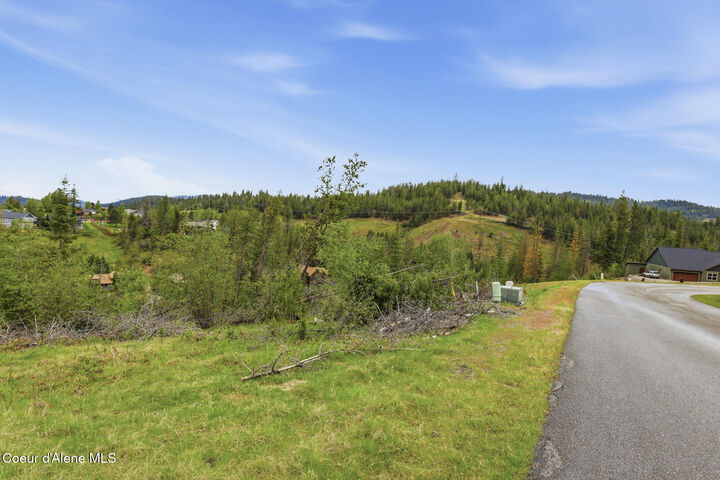 Property Photo:  120 Blazing Saddle Ct  ID 83850 