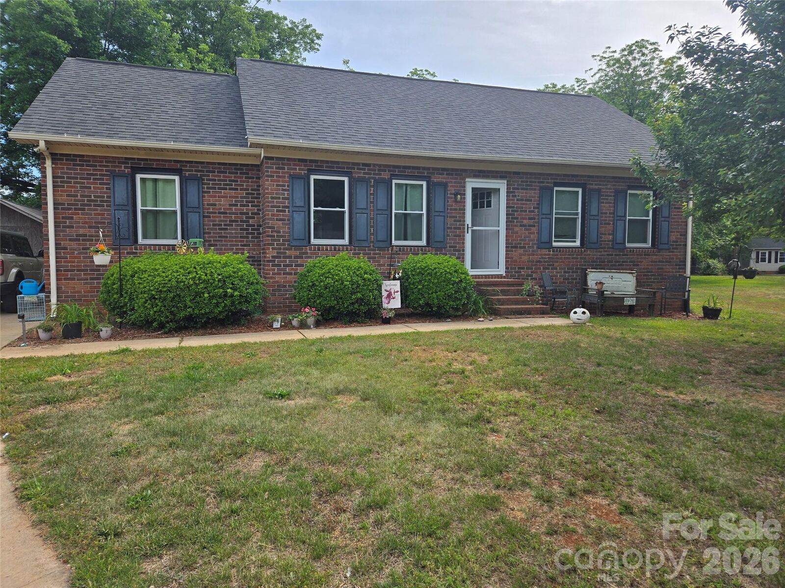 Property Photo:  427 Park Gq Avenue  NC 28146 