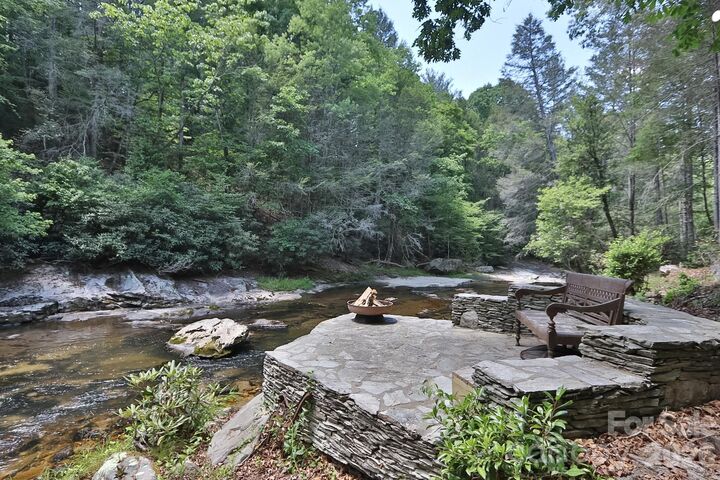 Property Photo: 408 Stone River Drive NC 28685