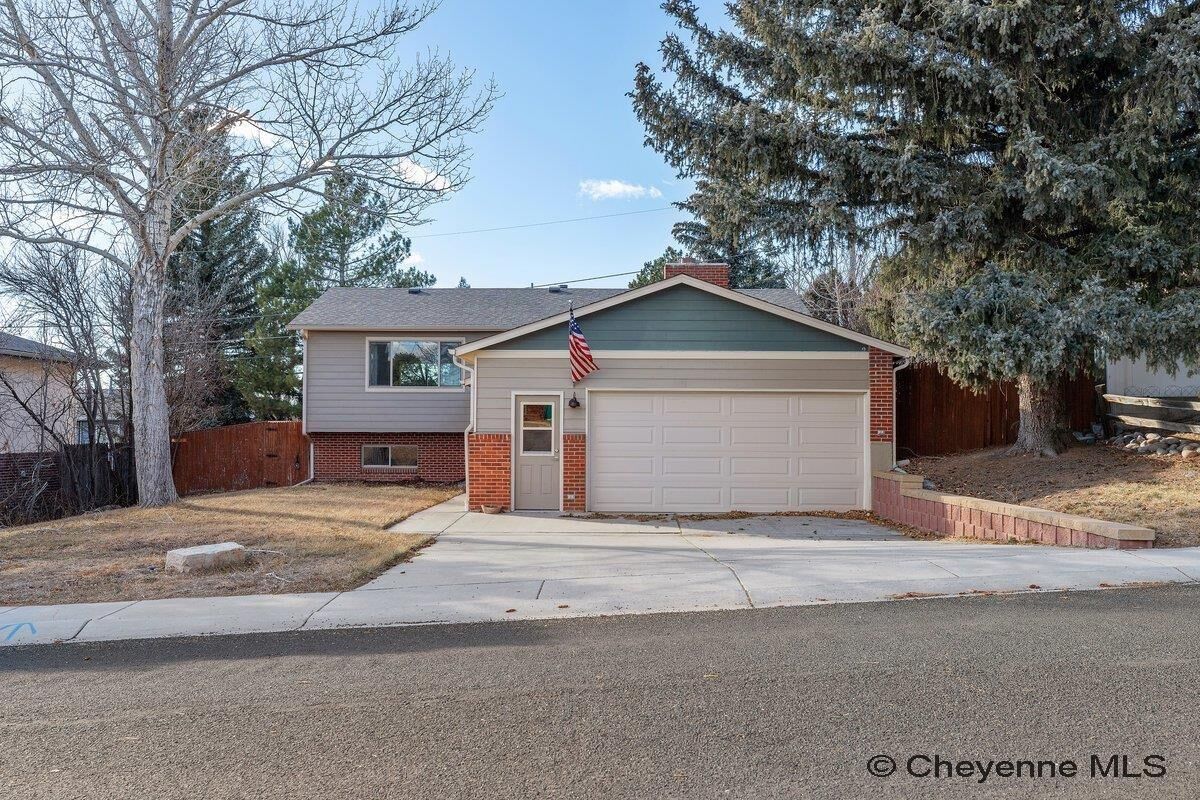 Property Photo: 6538 Moreland Ave WY 82009