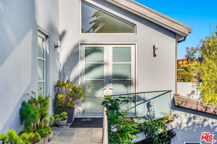 Property Photo: 28927 W Beach Ln CA 90265