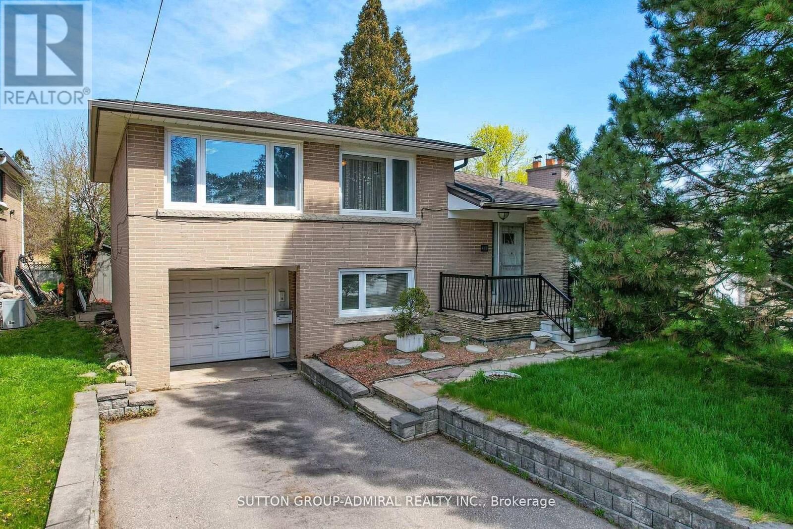 Property Photo: 30 Foxwarren Drive ON M2K 1L3
