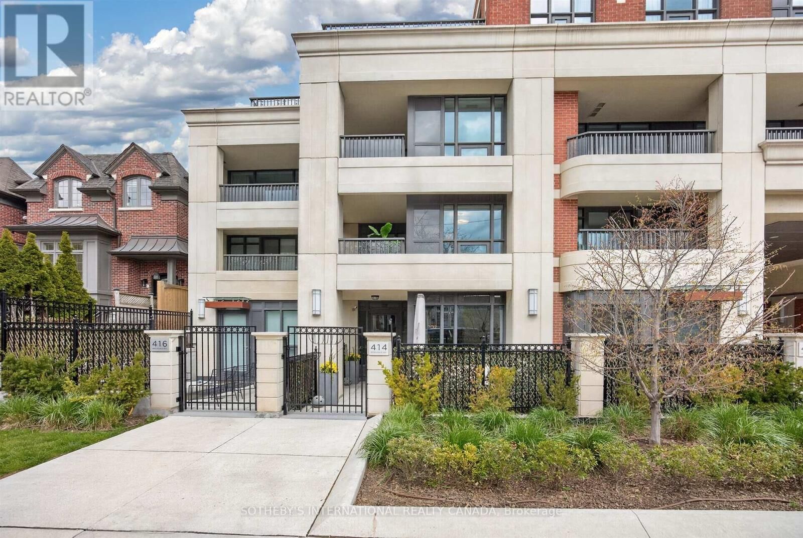 Property Photo: 414 Brookdale Avenue Th 2 ON M5M 1R4