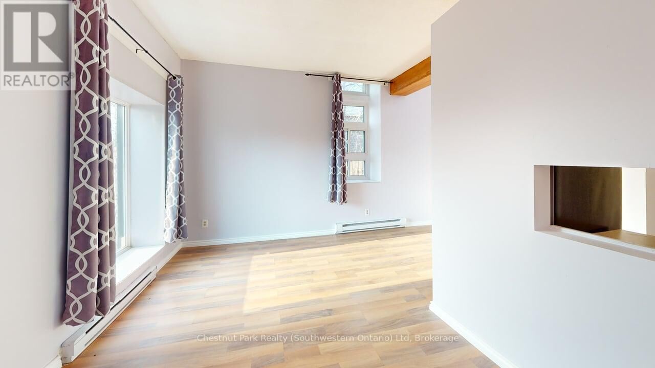 Property Photo:  97 Farquhar Street 101  ON N1H 3N4 
