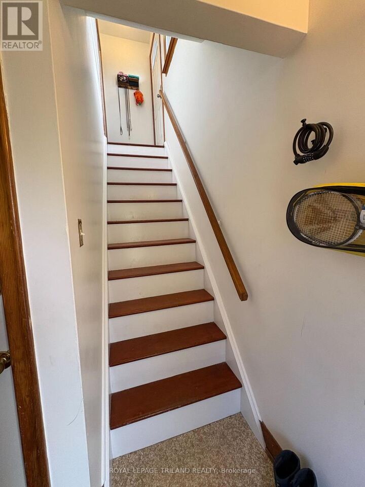 Property Photo:  675 Victoria Street 2  ON N5Y 4C2 