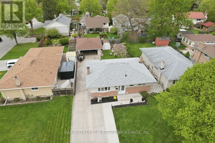 Property Photo:  53 Alayne Crescent  ON N6E 2A2 