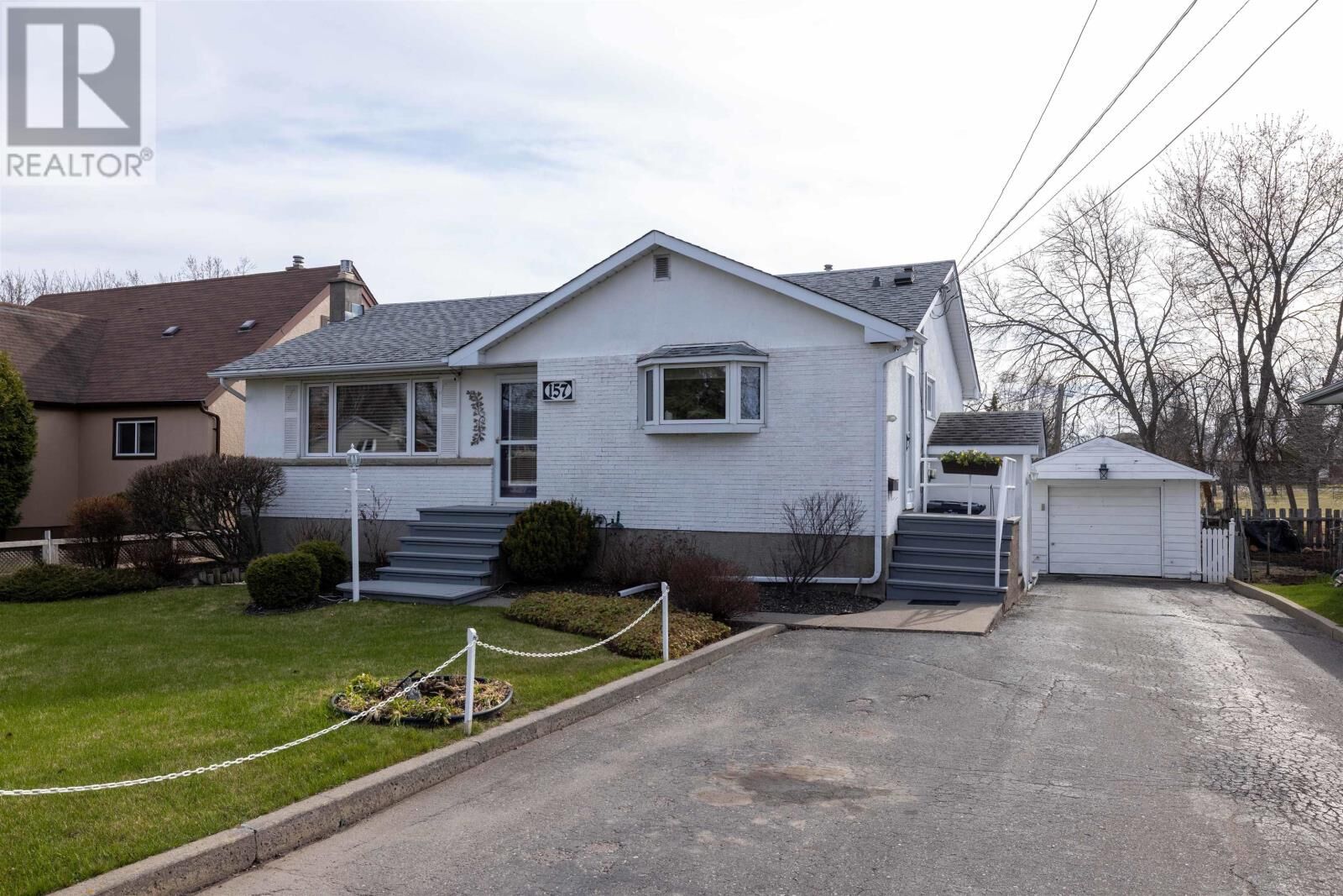 Property Photo:  157 Windsor St  ON P7B 1V2 