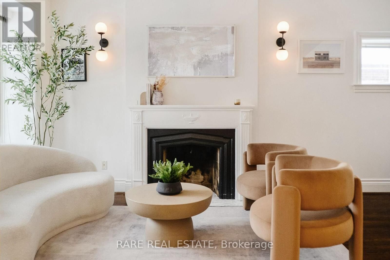 Property Photo: 33 Red Deer Avenue ON M1N 2Z1