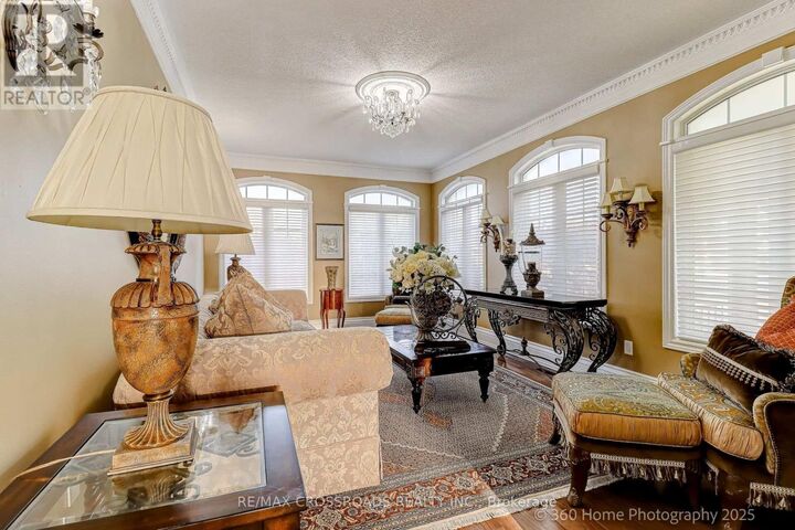 Property Photo:  2 Mumberson Court  ON L6C 1Y4 
