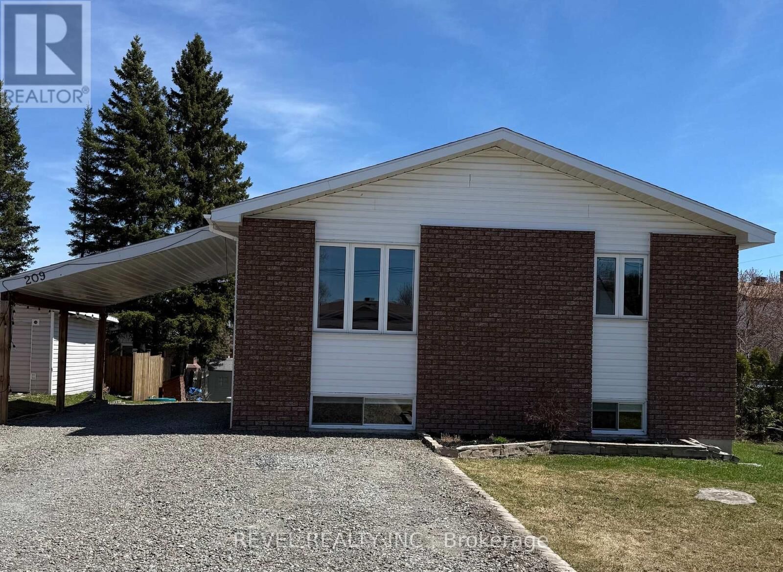 Property Photo: 209 Sutherland Street ON P0N 1C0