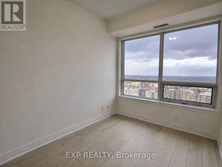 Property Photo:  30 Elm Drive West 3402  ON L5B 0N6 