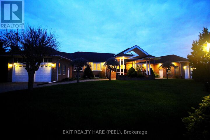 Property Photo: 5 Glenbrook Boulevard ON L6P 0N6