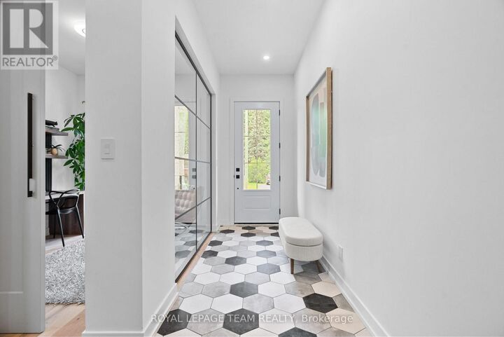 Property Photo:  278 Avondale Avenue  ON K1Z 7G8 