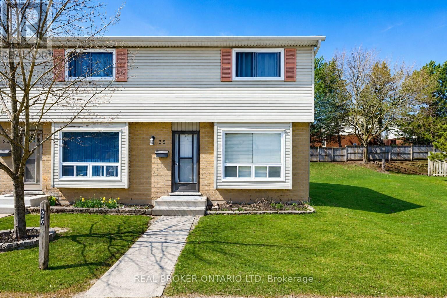 Property Photo:  475 Sandringham Crescent 25  ON N6C 5B9 