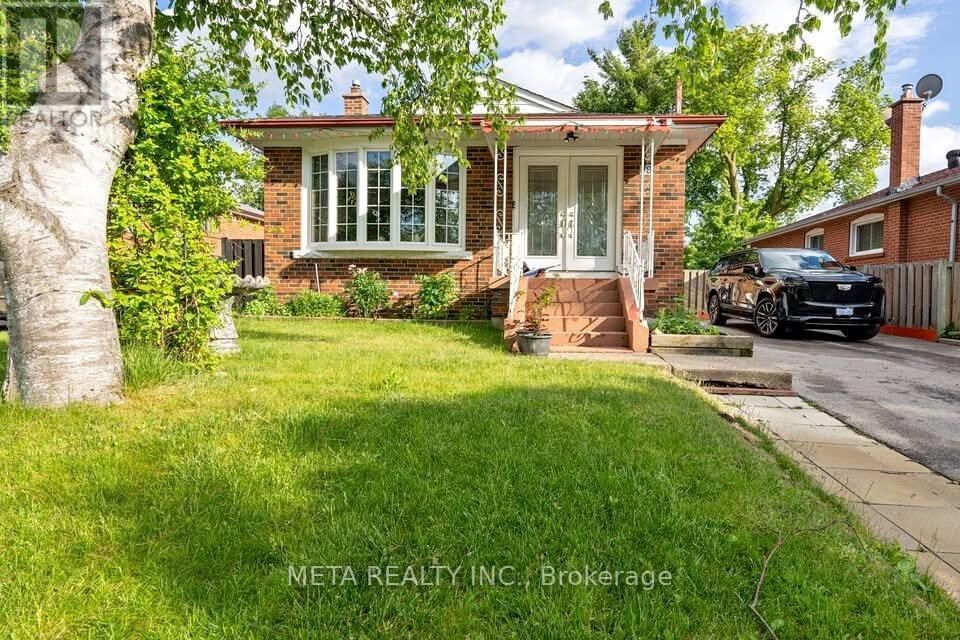 Property Photo: 79 Chestermere Boulevard ON M1J 2Y2