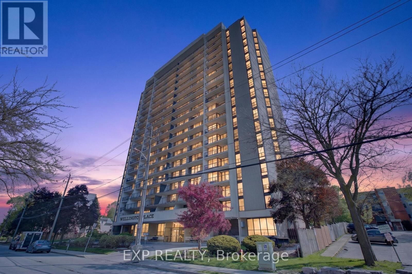 Property Photo:  81 Church Street 1408  ON N2G 4M1 